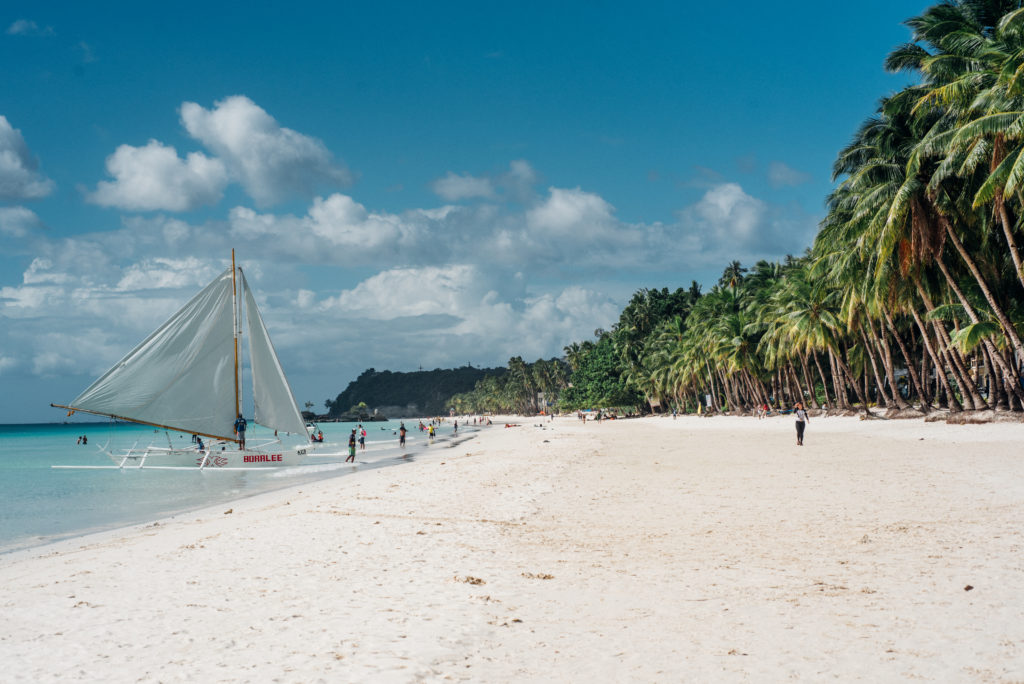 The famous white beach in Boracay