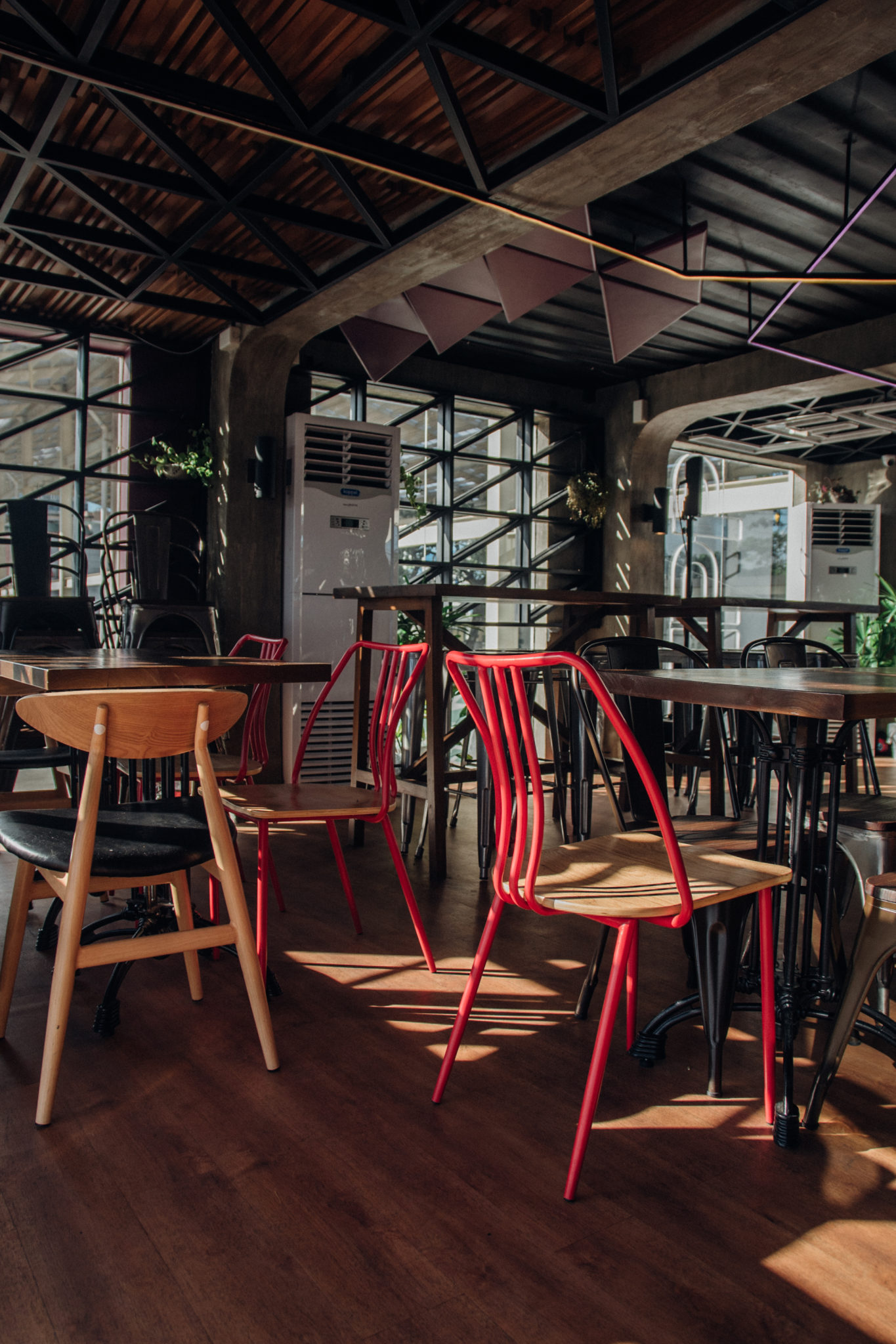 Tipple & Slaw Katipunan takes a modern approach to its interior design