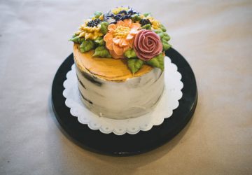 A sample buttercream-decked creation